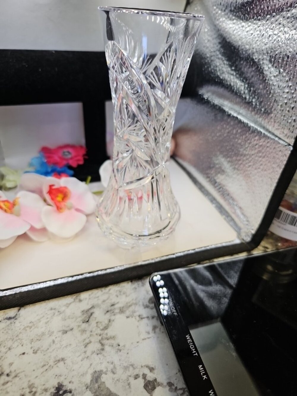 VINTAGE BEAUTIFUL CRYSTAL CUT GLASS SMALL ROUND VASE DIAMOND AND FAN CUTS 2-½"